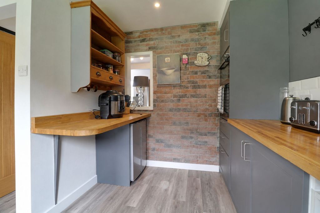 2 bed detached bungalow for saleSaxon Close, Barton-Upon-Humber DN18 photo 4