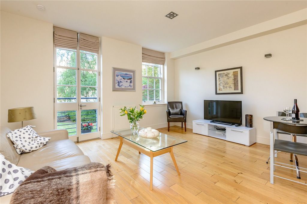 Property photo 2 of 17 Living Room/Kitchen