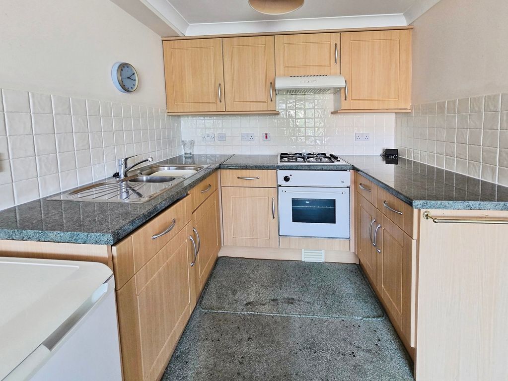 Property photo 3 of 10 Kitchen