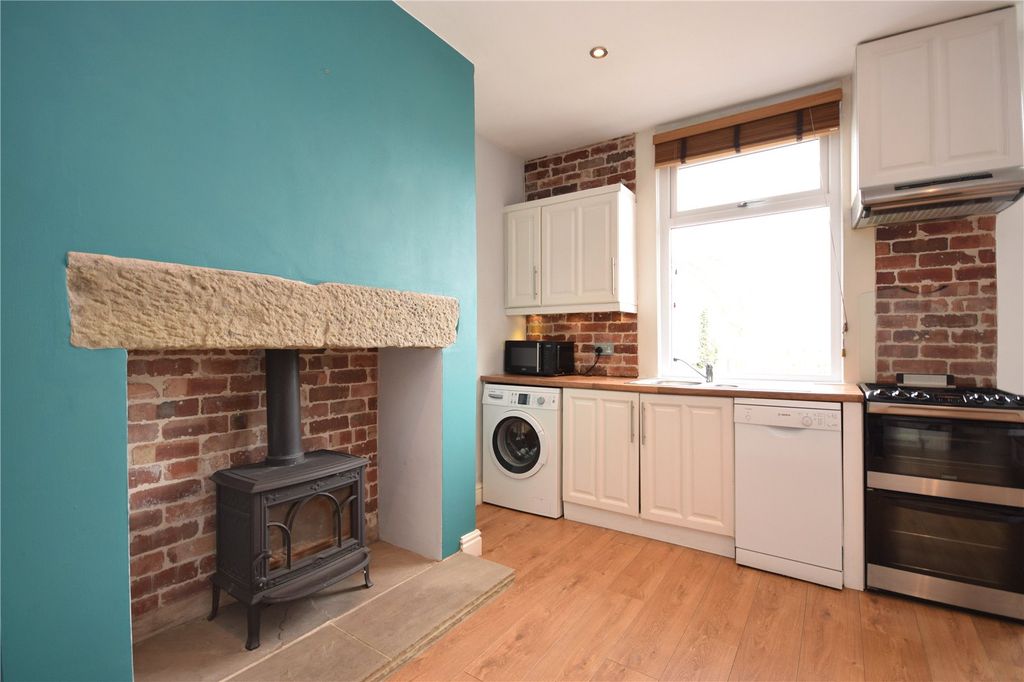 Property photo 2 of 17 Picture No. 16