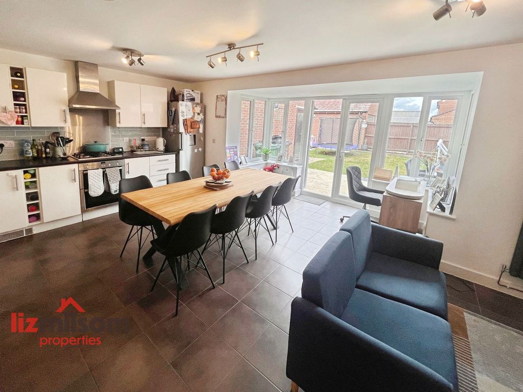 Property photo 2 of 27