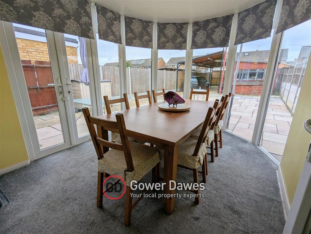 Property photo 2 of 14 Conservatory