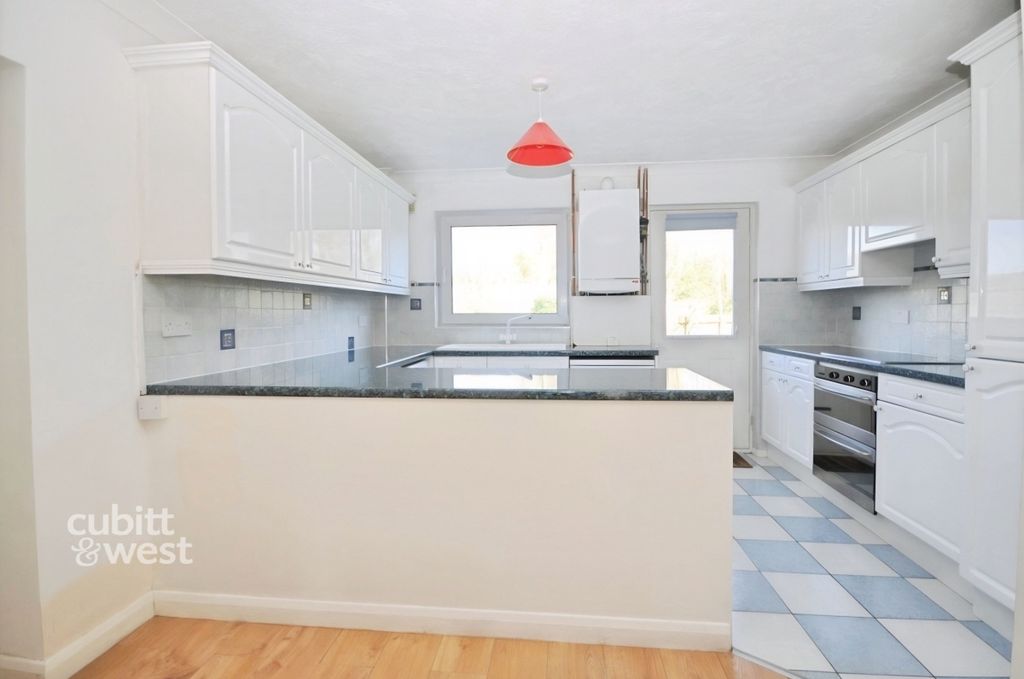 Property photo 2 of 17 Kitchen