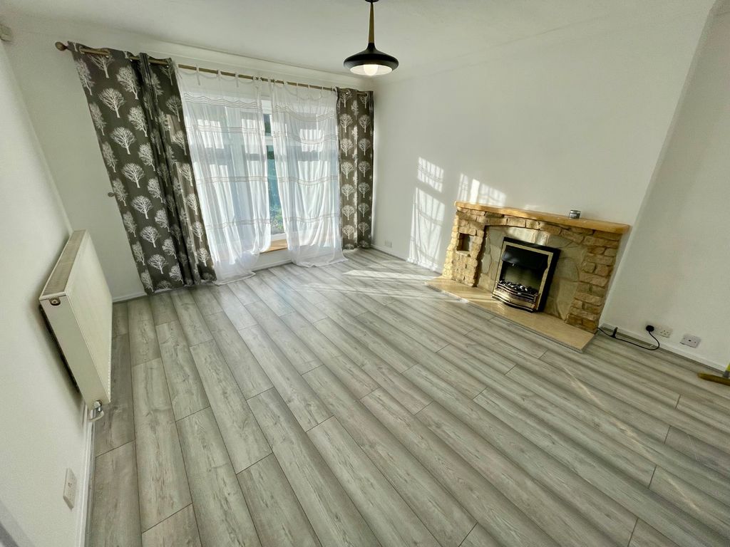 Property photo 3 of 13 4771054