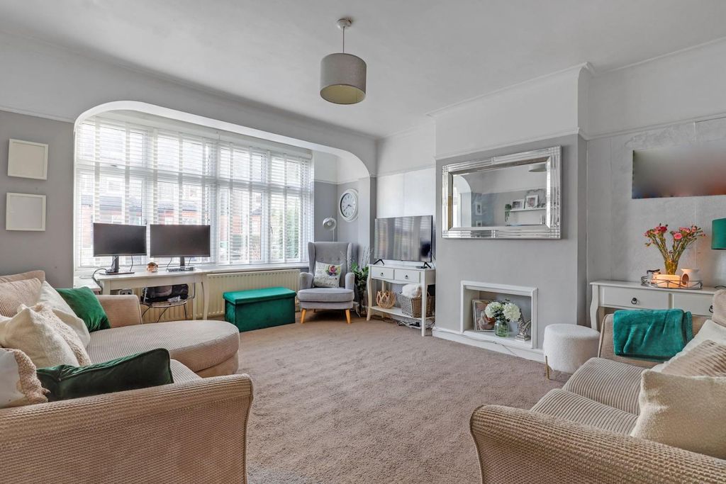 Property photo 3 of 15 04-c16Djhpropwpen - 25 Warwick Road - 10-Medium.Jp