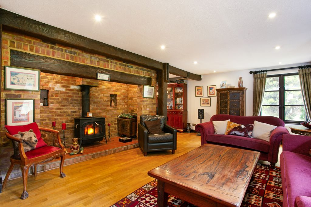 Property photo 3 of 23 Sitting Room