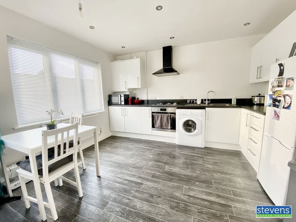 Property photo 2 of 10 Image00006