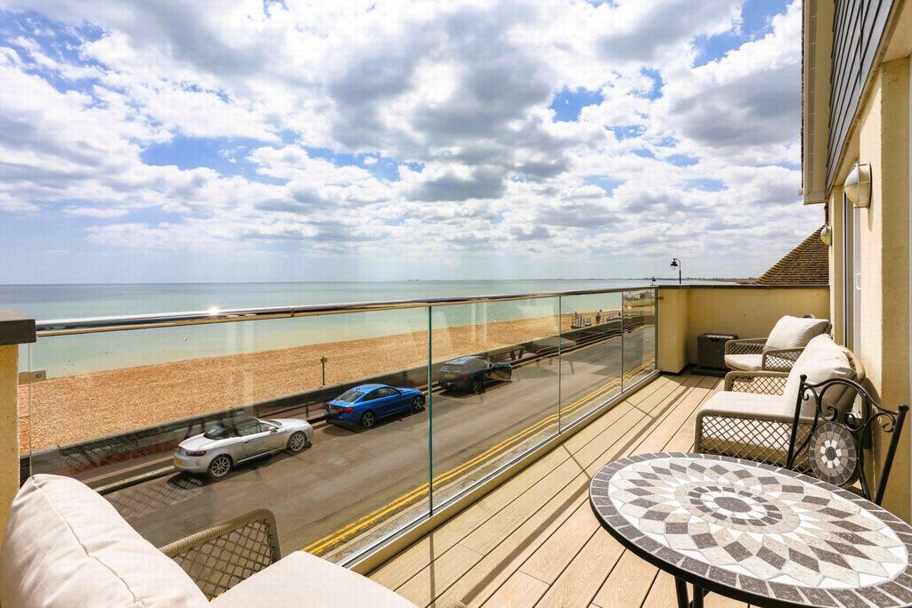 Property photo 3 of 34 Balcony