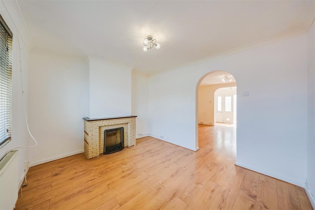 Property photo 2 of 19 Lounge