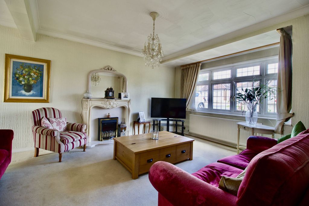 Property photo 3 of 25