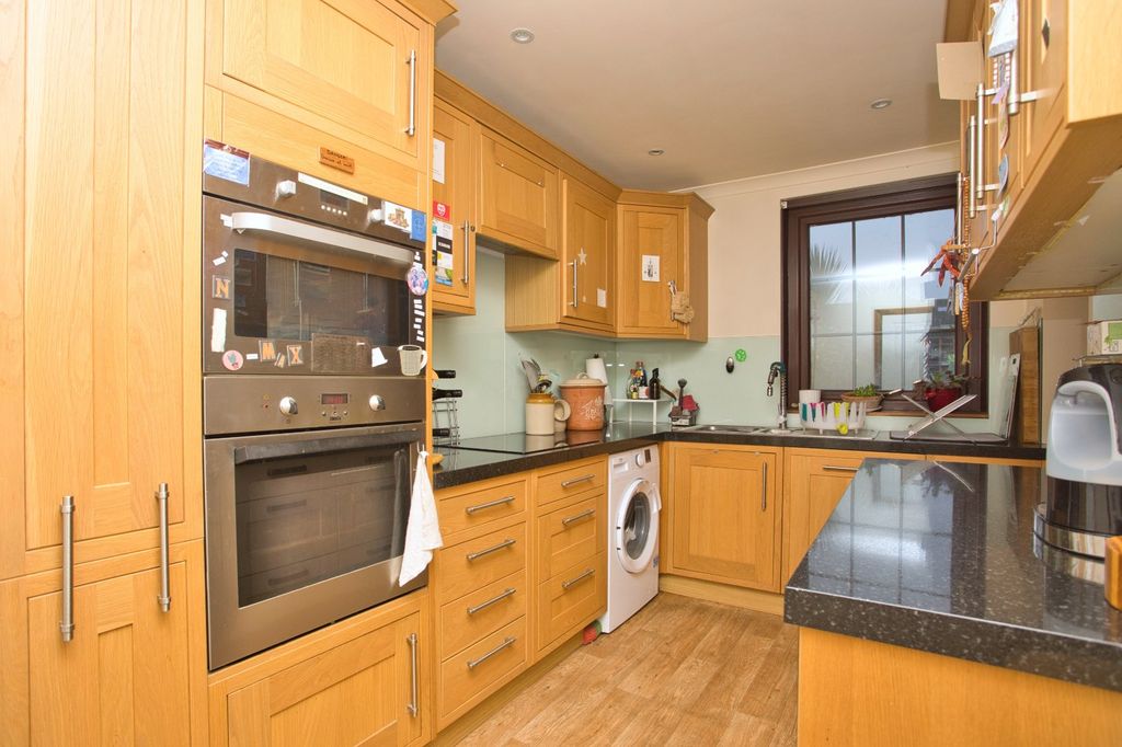 Property photo 3 of 16 Picture 3