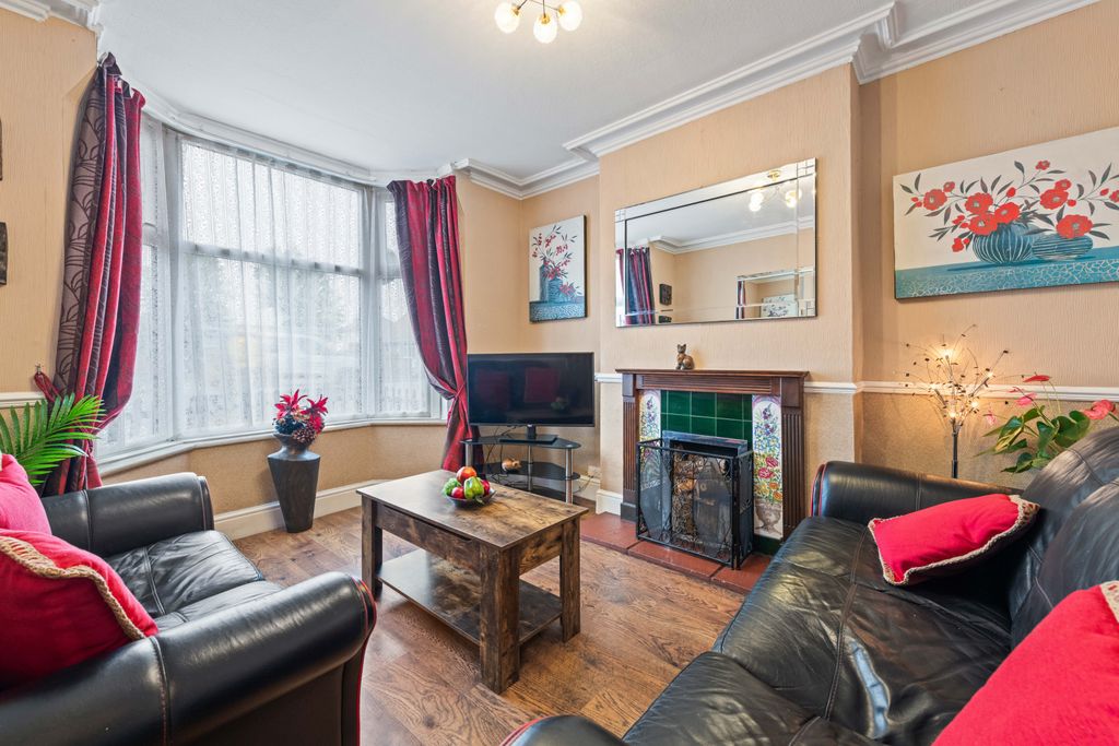 Property photo 2 of 18