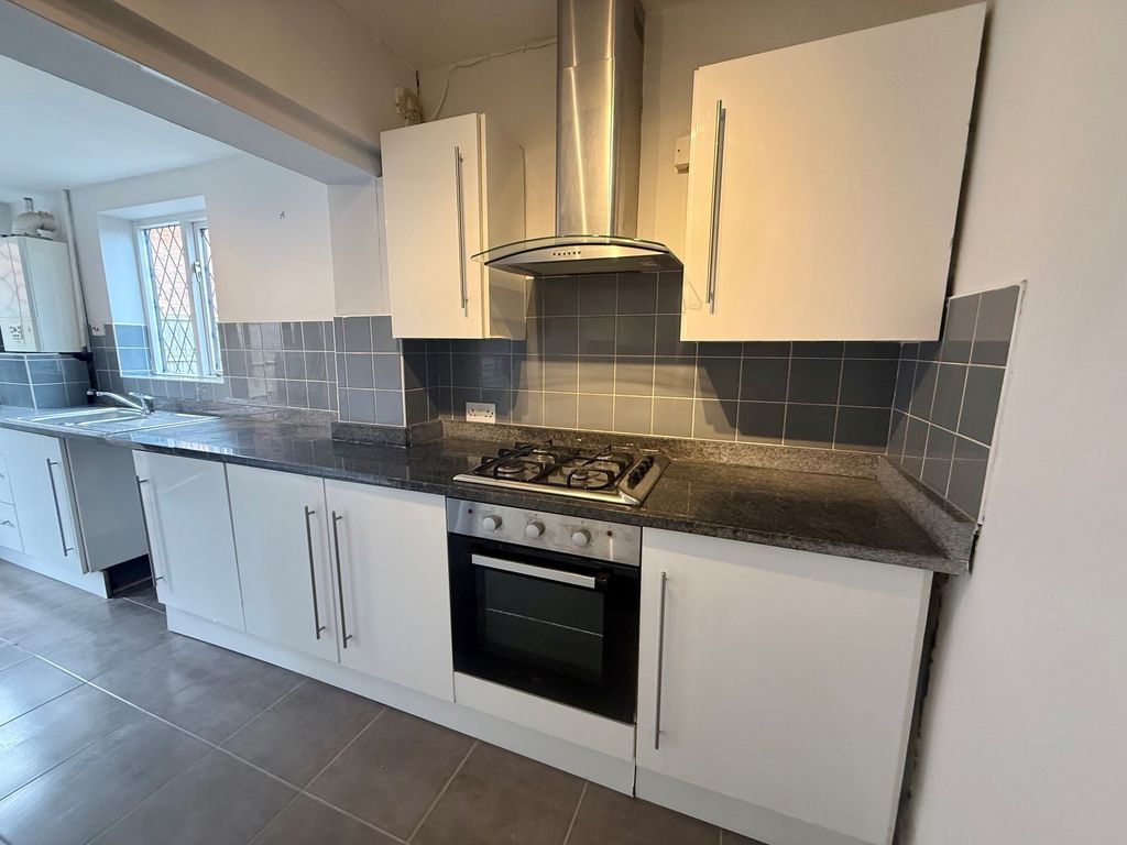 Property photo 2 of 12 Kitchen