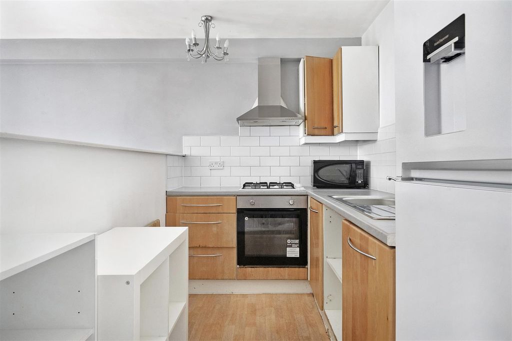 Property photo 3 of 11 Reception/Kitchen