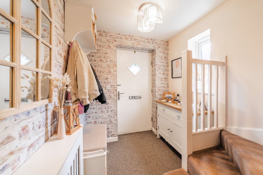 Property photo 3 of 33