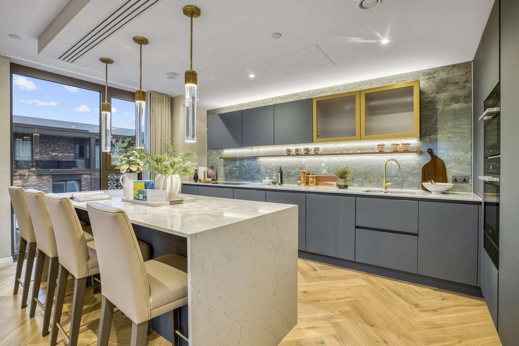 Property photo 2 of 26