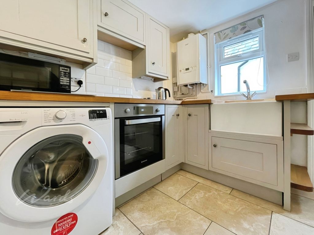 Property photo 3 of 10 Kitchen