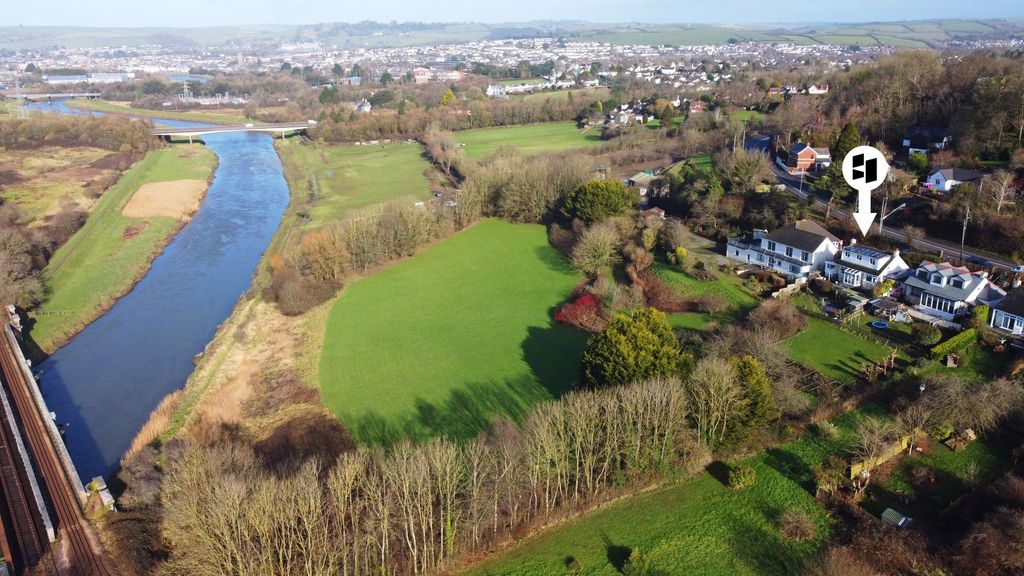 Property photo 1 of 36 River Taw