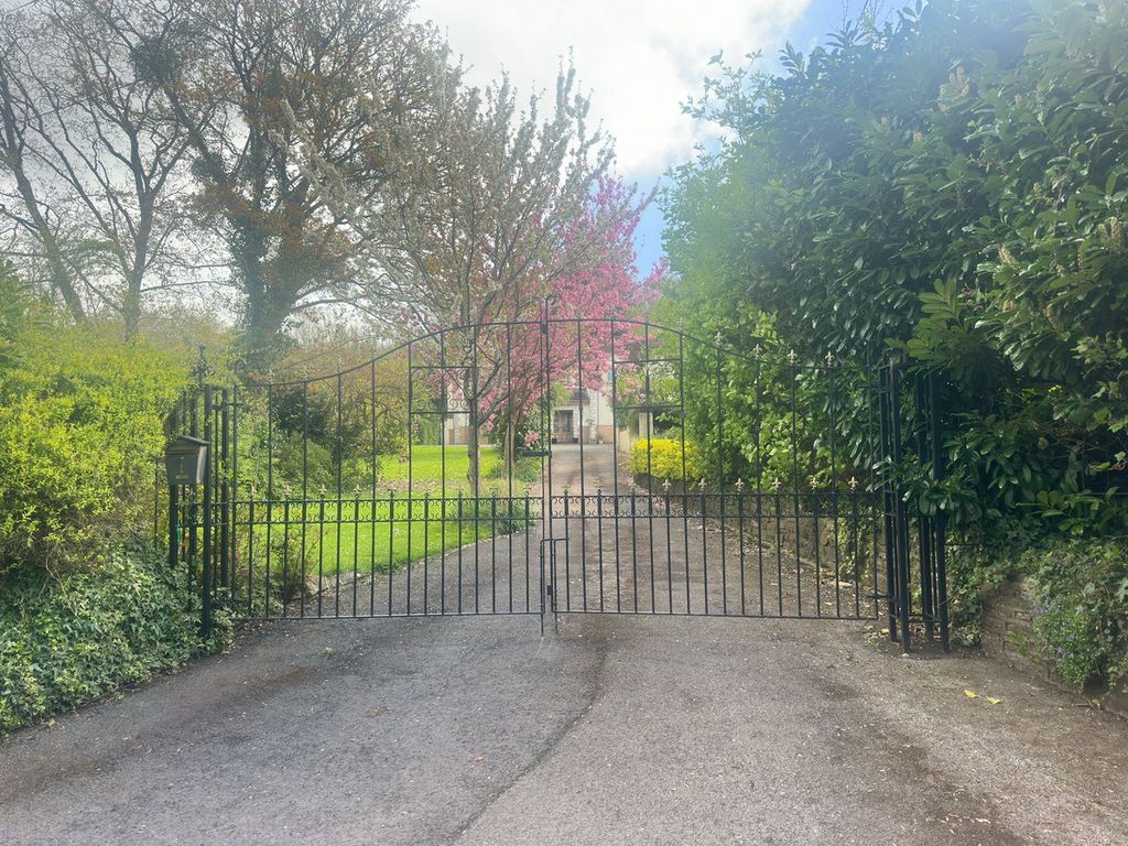 Property photo 2 of 45