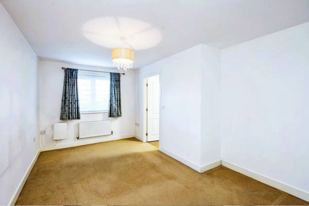 Property photo 3 of 7 Gallery