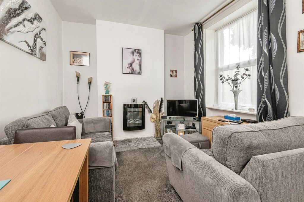 Property photo 3 of 13