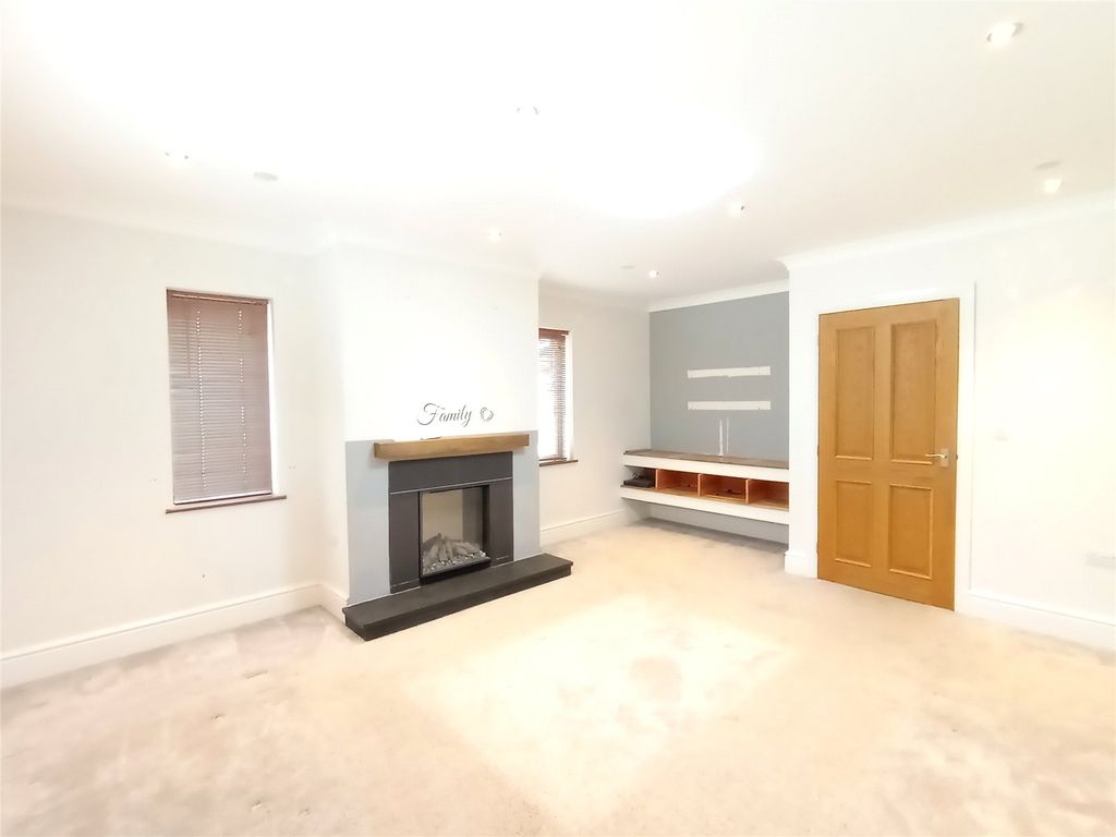 Property photo 2 of 27 Picture No. 37