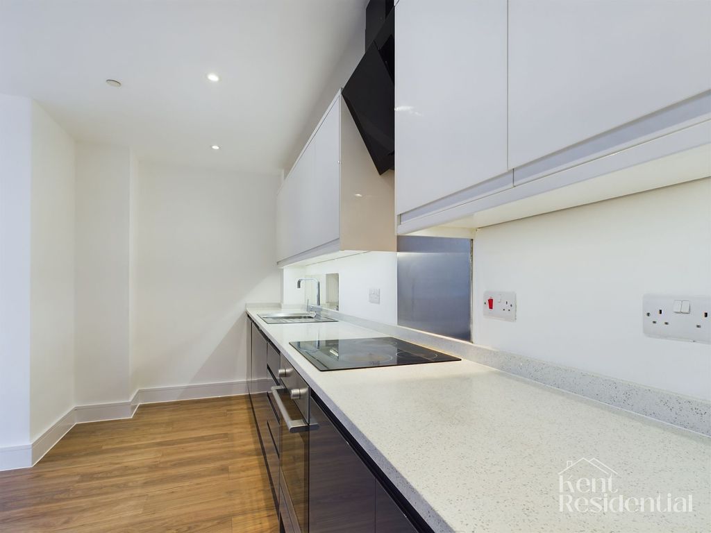 Property photo 3 of 9 Photo 9