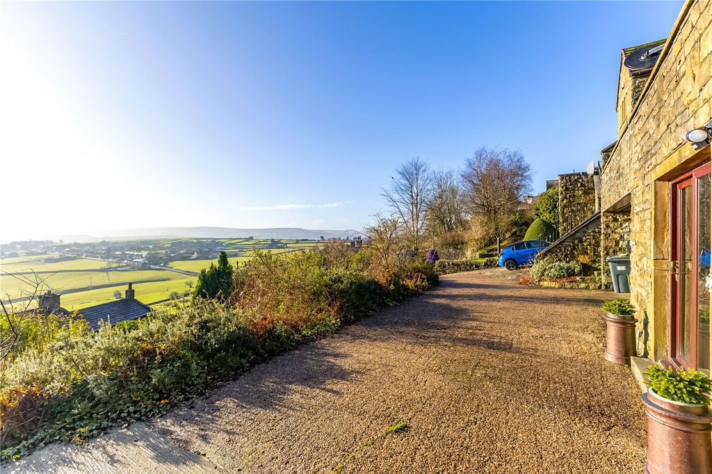 Property photo 3 of 24 Outside