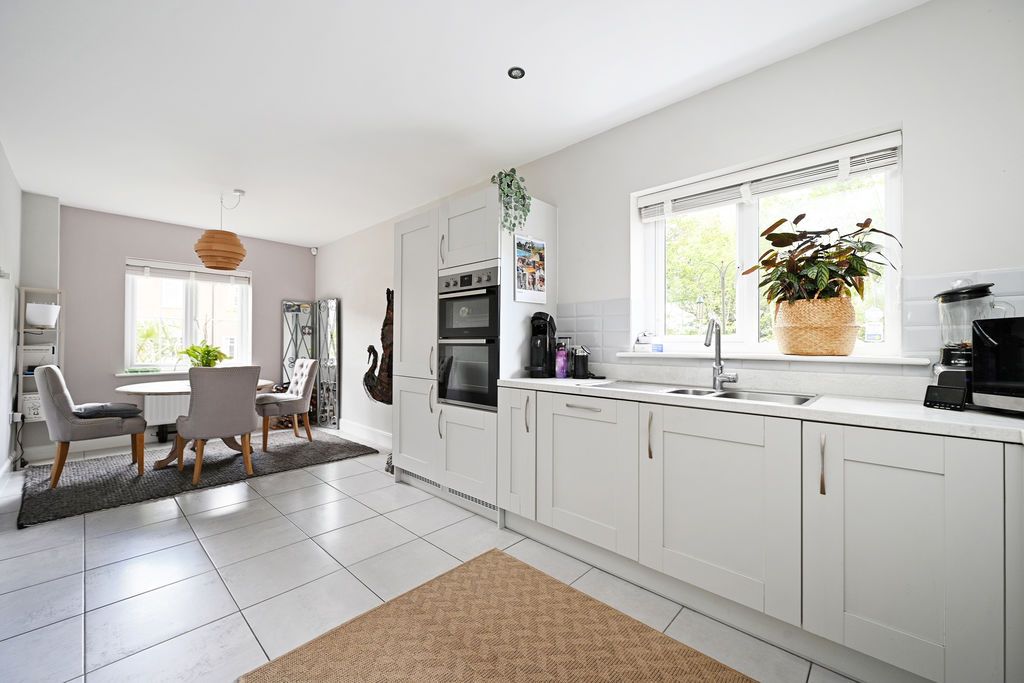 Property photo 2 of 34 Kitchen