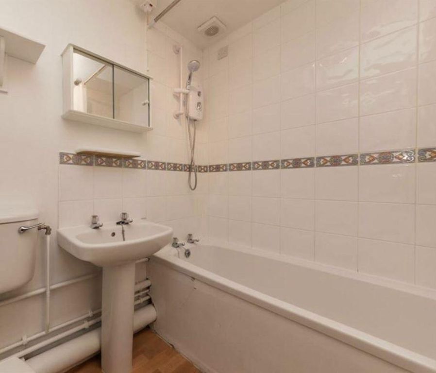 Property photo 2 of 5 Bathroom Photo.Jpg