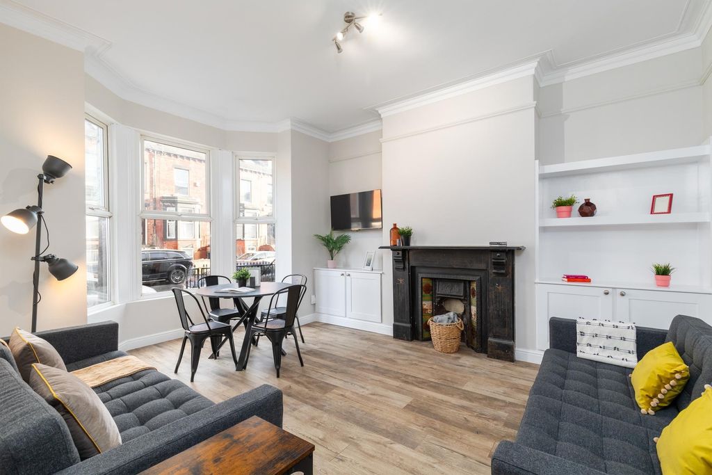 Property photo 1 of 15 Bright, Stylish Living Room With A Bay Window, Con...