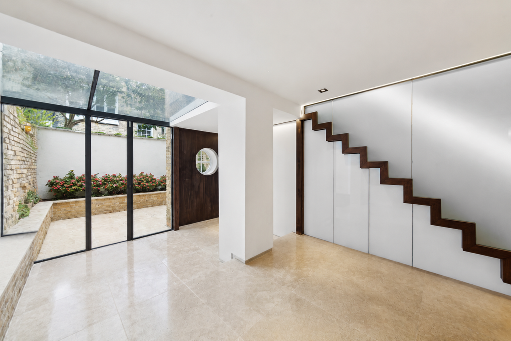 Property photo 3 of 13 Hallway