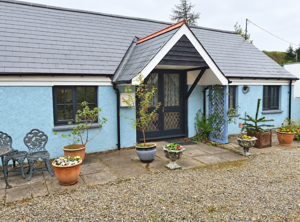 Property photo 1 of 8 Photo Close Of Cottage