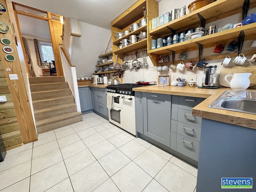 Property photo 3 of 18 Image00009