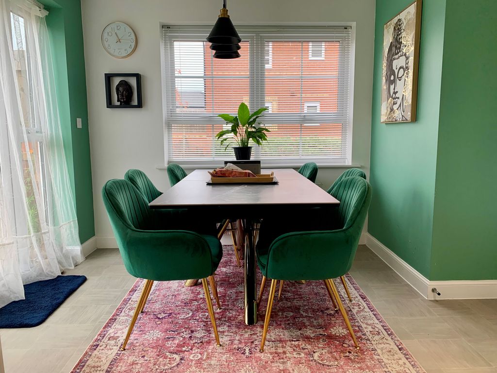 Property photo 3 of 11 Kitchen