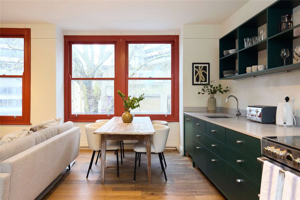 Property photo 1 of 32 Open Plan Kitchen