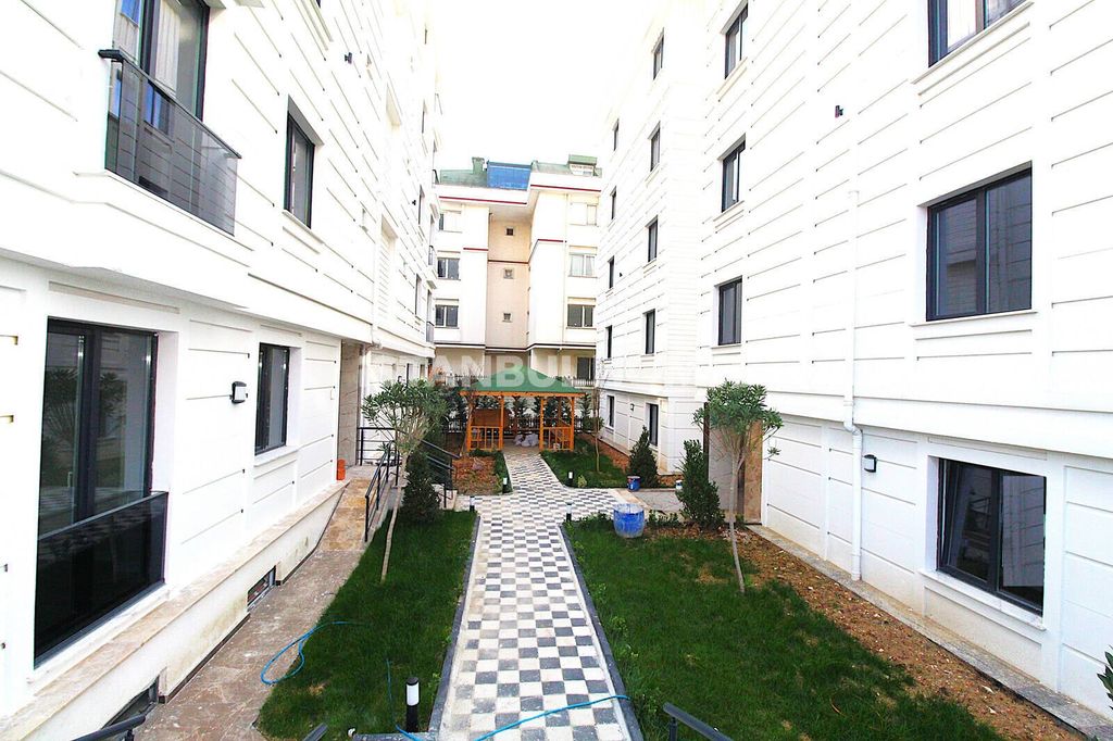 Property photo 2 of 31