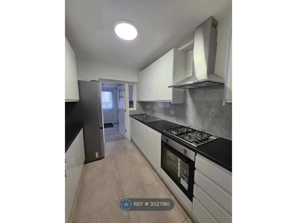 Property photo 1 of 11 Kitchen