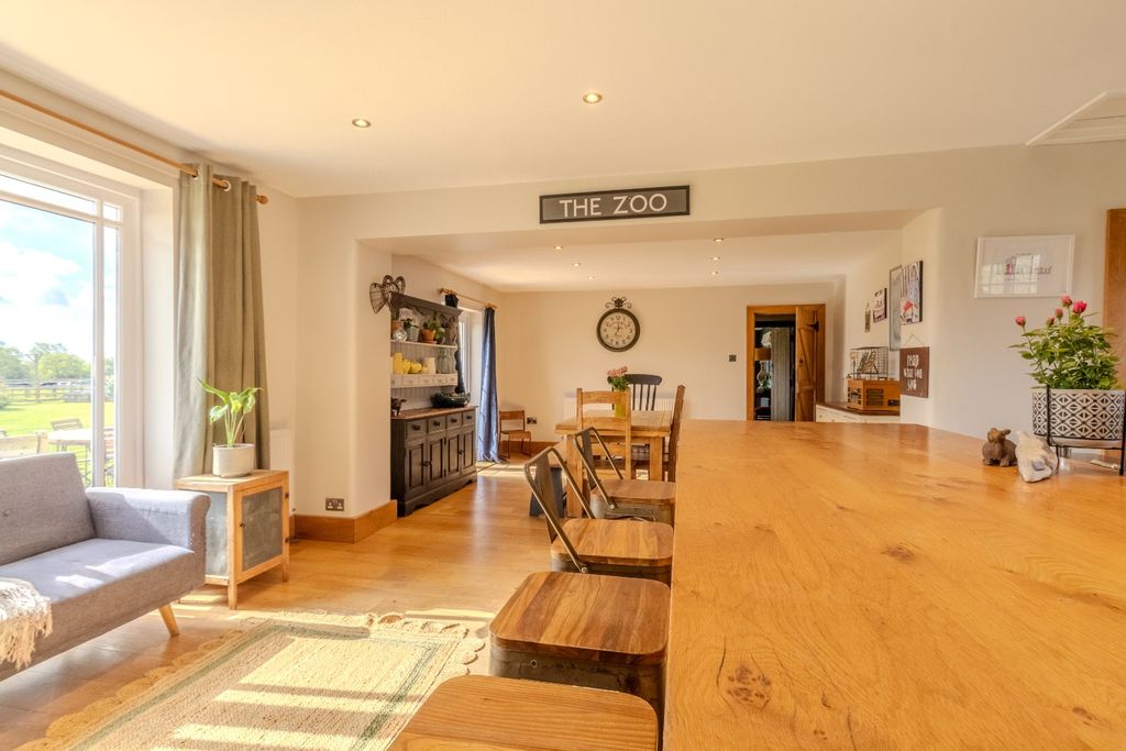 Property photo 2 of 22 5501224