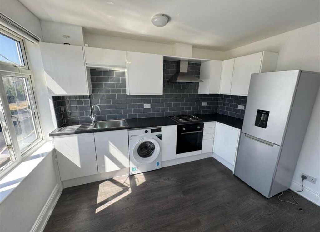 Property photo 1 of 7 Kitchen