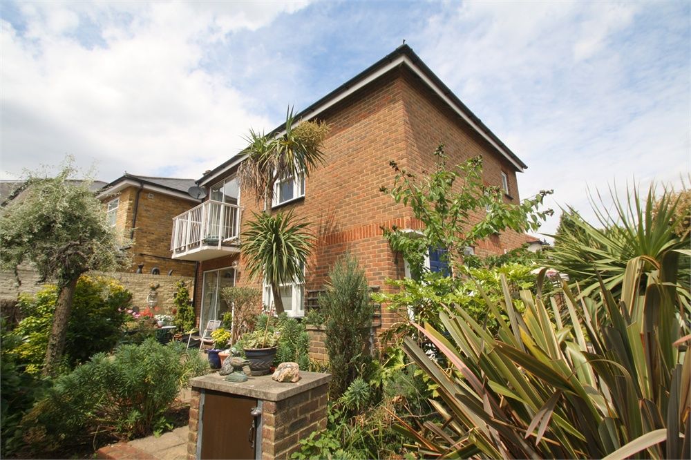 Property photo 1 of 6