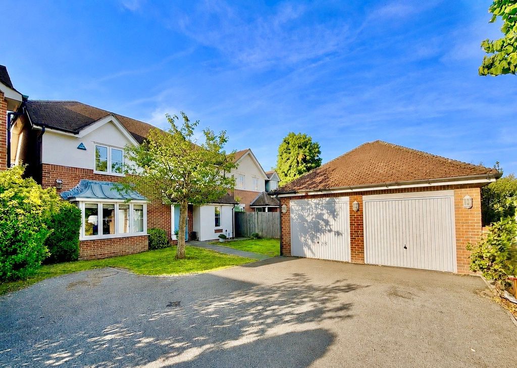 Property photo 1 of 17 External
