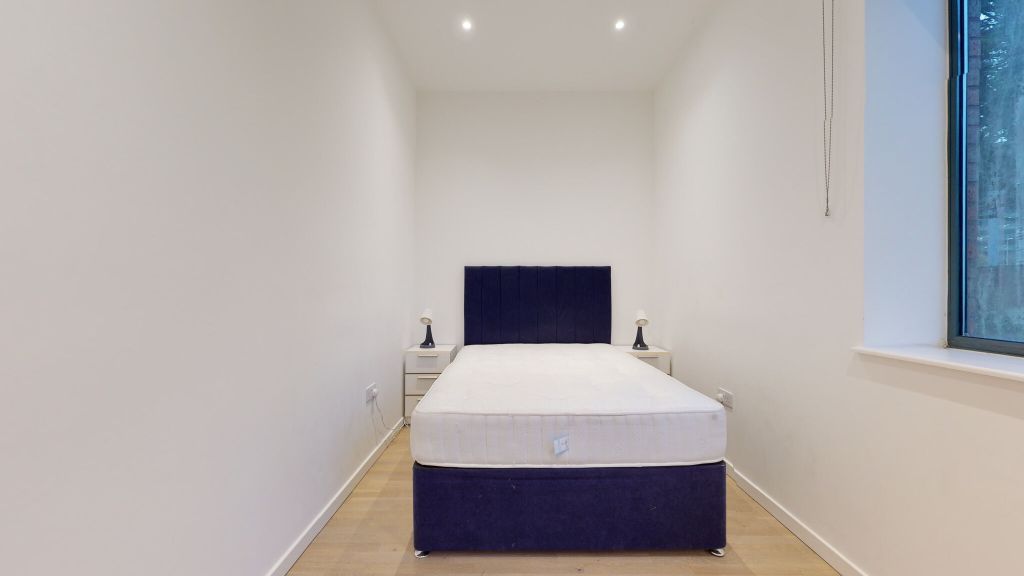 Property photo 3 of 12 Bedroom