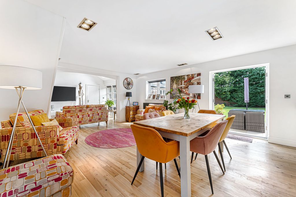 Property photo 2 of 47