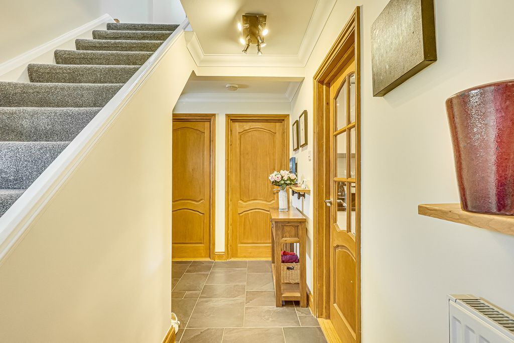 Property photo 3 of 34