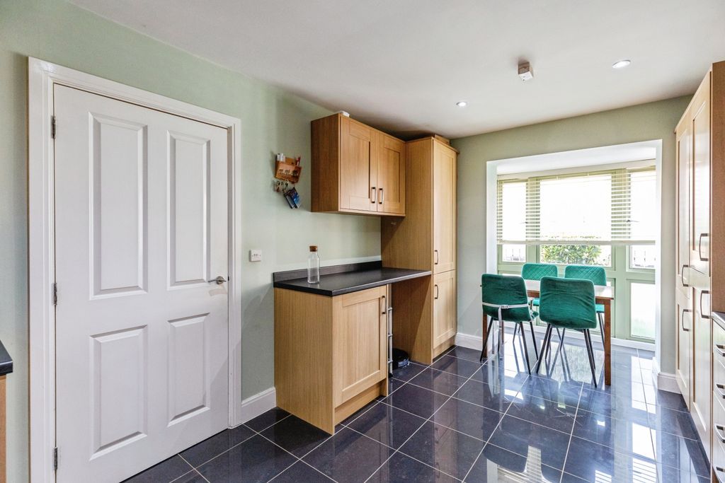 Property photo 2 of 16 Kitchen/Diner