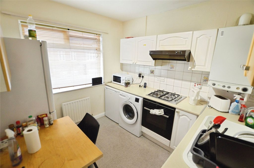 Property photo 3 of 8 Kitchen