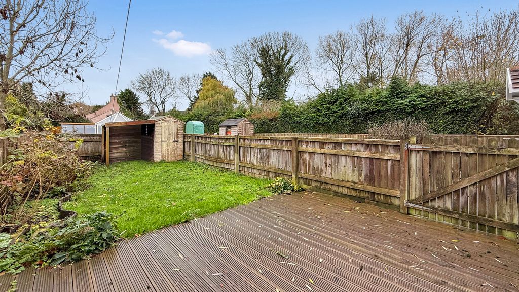 Property photo 2 of 12 Garden