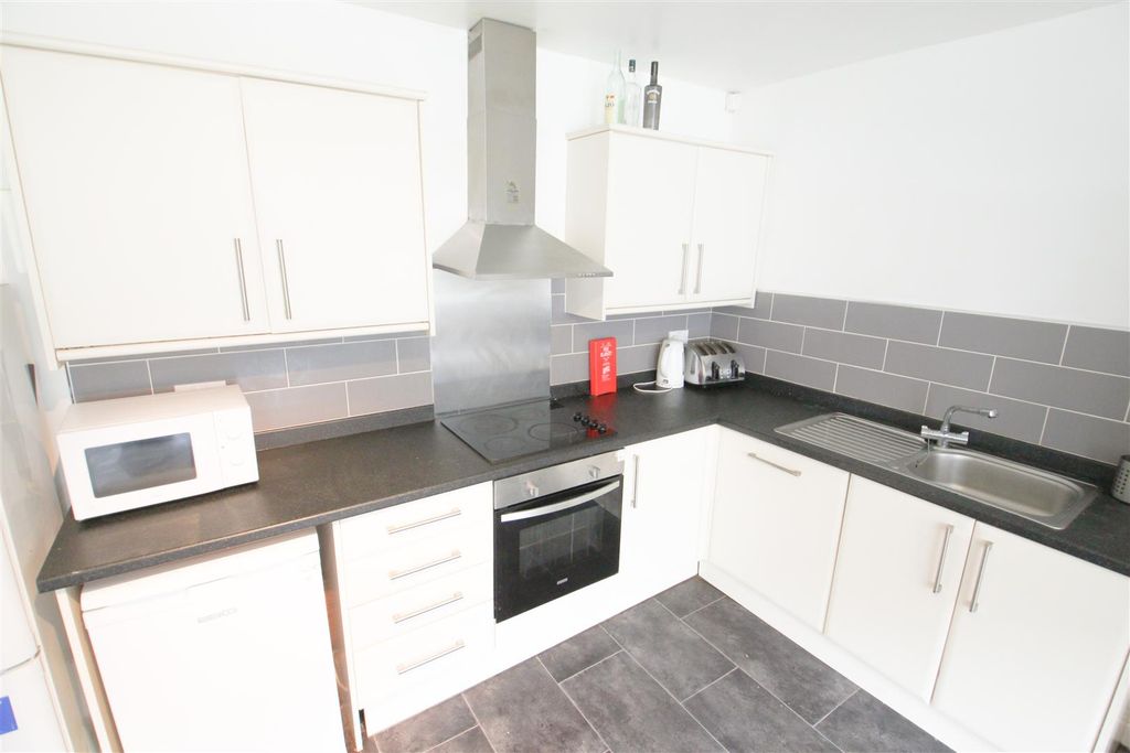 Property photo 2 of 7 Kitchen.Jpg