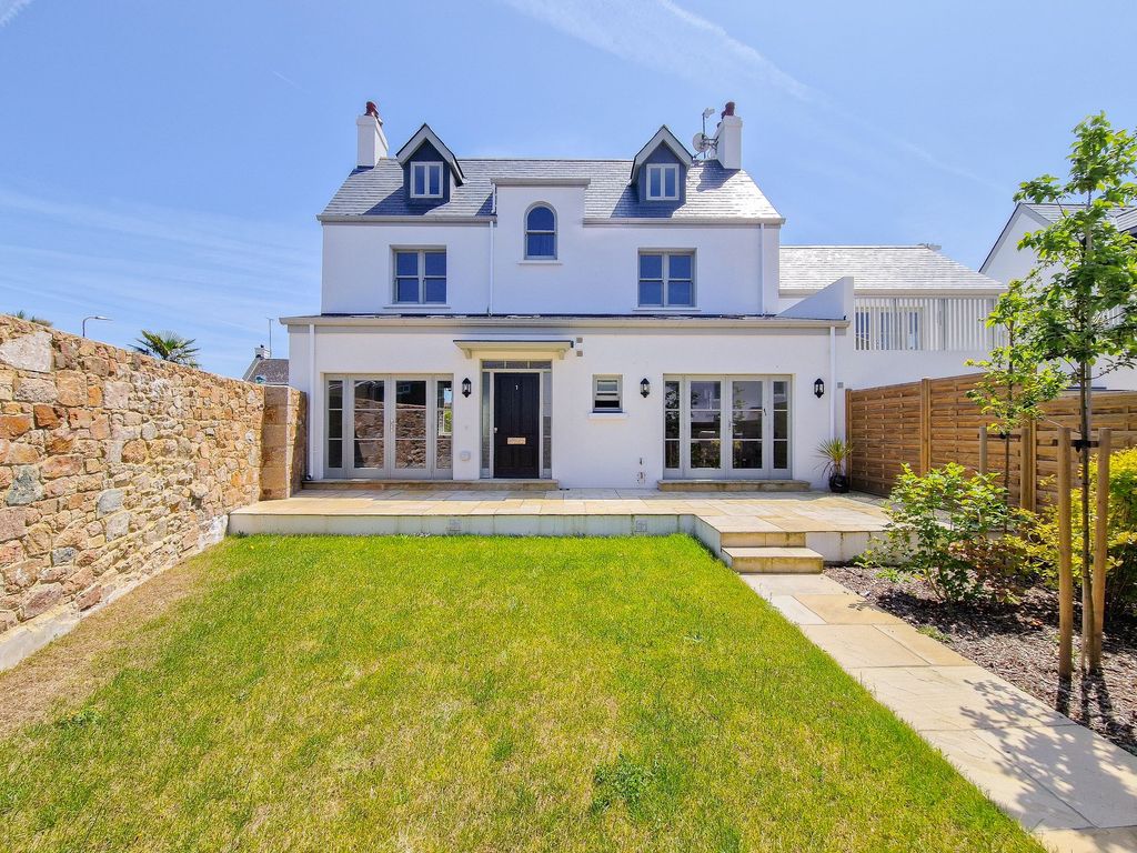 Property photo 1 of 30